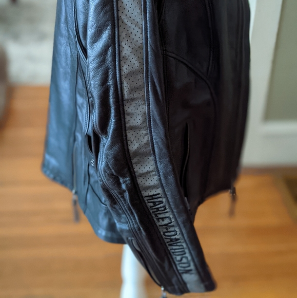 Harley Davidson Leather Jacket - Picture 5 of 6